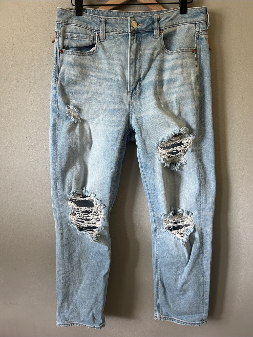 American Eagle Outfitters Light Wash Distressed Straight Leg Jeans